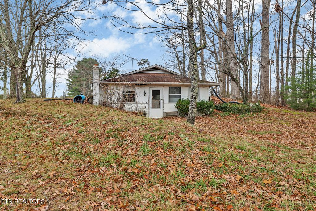 1903 Hanging Limb Hwy, Crawford, TN 38554