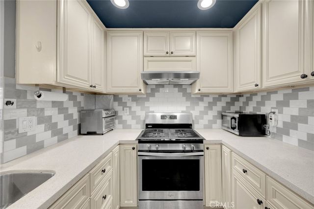 1018 E La Habra, La Habra, CA 90631