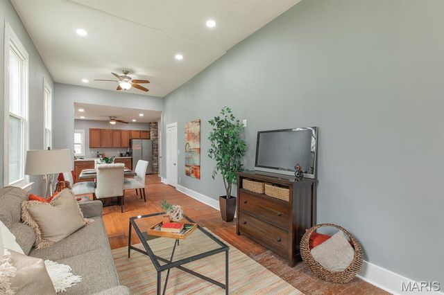 523 Hillsboro Avenue, Edwardsville, IL 62025