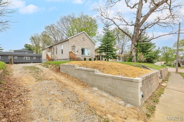 523 Hillsboro Avenue, Edwardsville, IL 62025