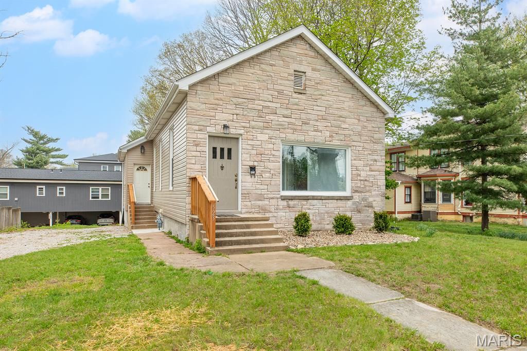 523 Hillsboro Avenue, Edwardsville, IL 62025