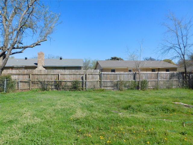 1705 White Oak Court, Denton, TX 76209
