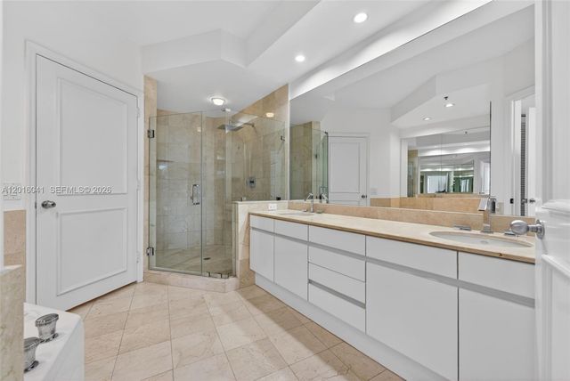 808 Brickell Key Dr 3304, Miami, FL 33131
