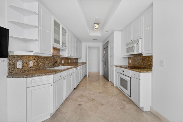 808 Brickell Key Dr 3304, Miami, FL 33131