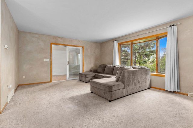 2220 W 20TH AVENUE, Oshkosh, WI 54904