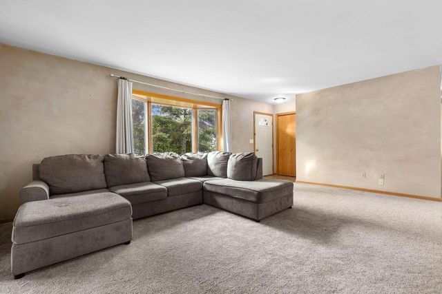 2220 W 20TH AVENUE, Oshkosh, WI 54904