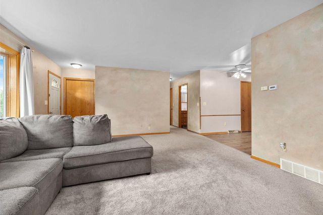 2220 W 20TH AVENUE, Oshkosh, WI 54904
