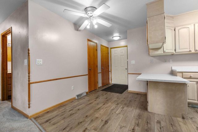 2220 W 20TH AVENUE, Oshkosh, WI 54904