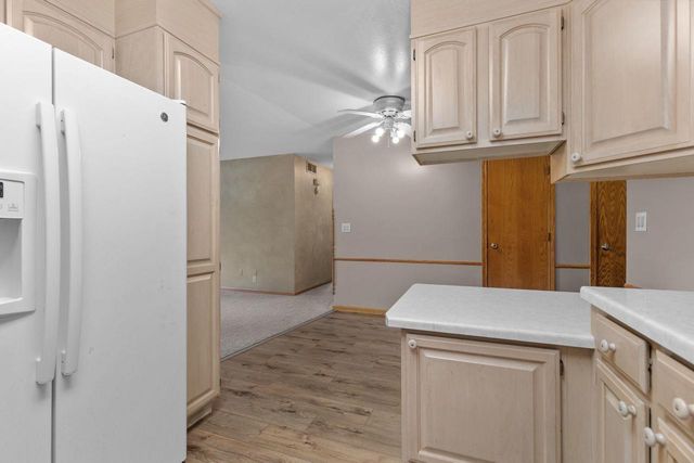 2220 W 20TH AVENUE, Oshkosh, WI 54904