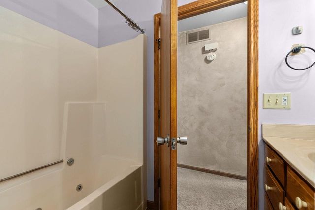 2220 W 20TH AVENUE, Oshkosh, WI 54904