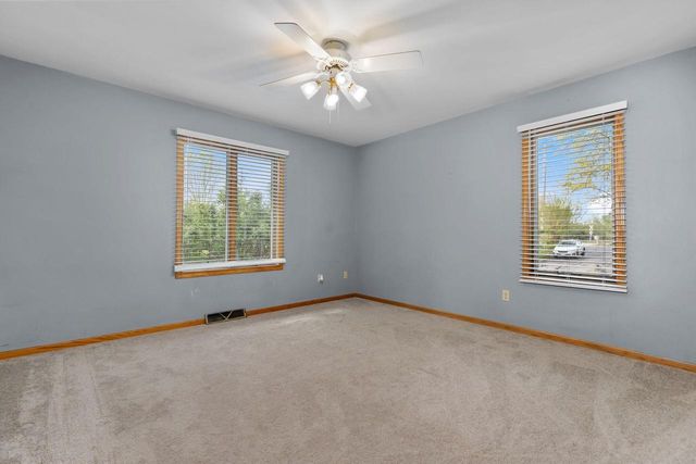 2220 W 20TH AVENUE, Oshkosh, WI 54904