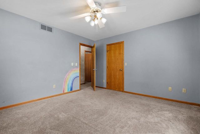 2220 W 20TH AVENUE, Oshkosh, WI 54904
