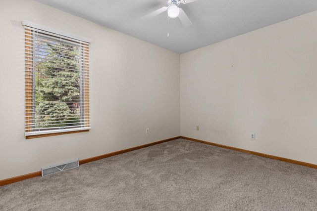 2220 W 20TH AVENUE, Oshkosh, WI 54904