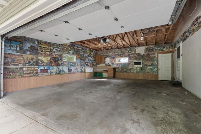 2220 W 20TH AVENUE, Oshkosh, WI 54904