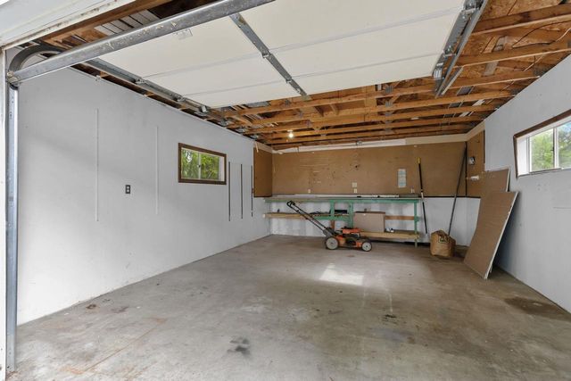 2220 W 20TH AVENUE, Oshkosh, WI 54904