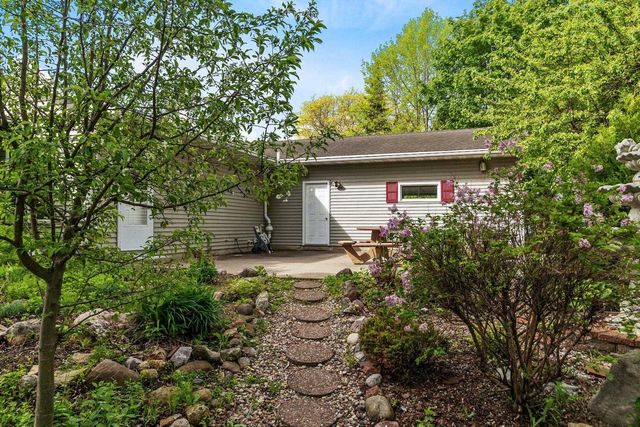 2220 W 20TH AVENUE, Oshkosh, WI 54904