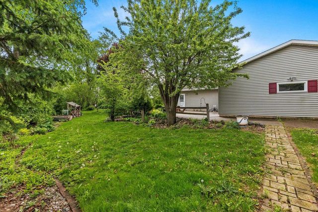 2220 W 20TH AVENUE, Oshkosh, WI 54904