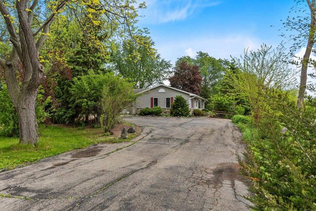2220 W 20TH AVENUE, Oshkosh, WI 54904
