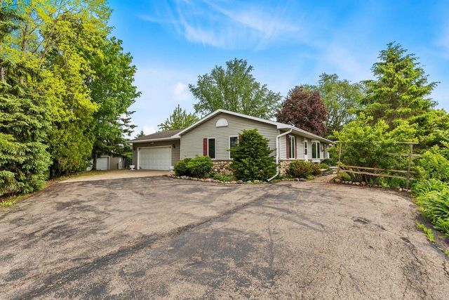 2220 W 20TH AVENUE, Oshkosh, WI 54904