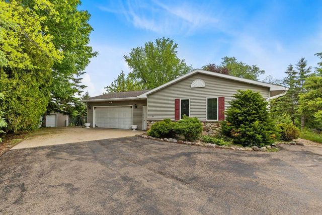 2220 W 20TH AVENUE, Oshkosh, WI 54904