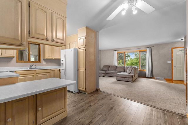 2220 W 20TH AVENUE, Oshkosh, WI 54904
