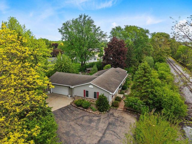 2220 W 20TH AVENUE, Oshkosh, WI 54904