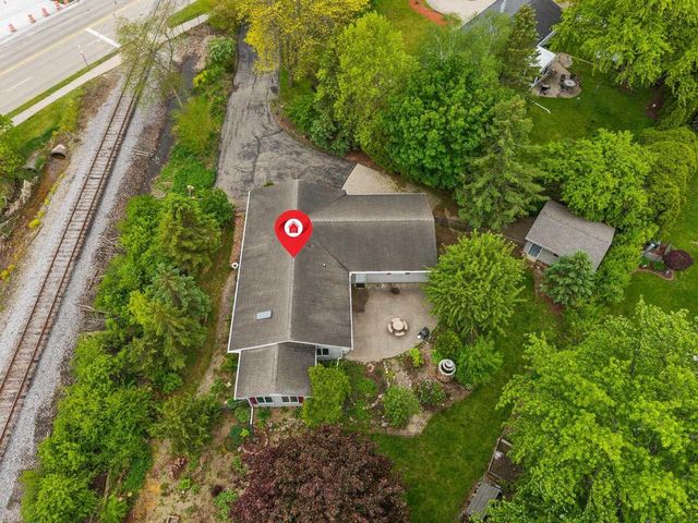 2220 W 20TH AVENUE, Oshkosh, WI 54904