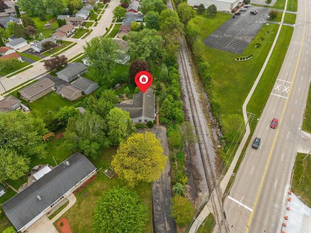 2220 W 20TH AVENUE, Oshkosh, WI 54904