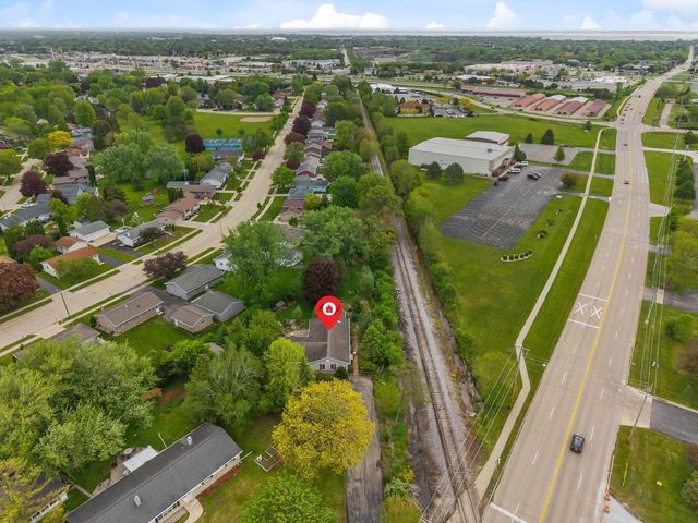 2220 W 20TH AVENUE, Oshkosh, WI 54904