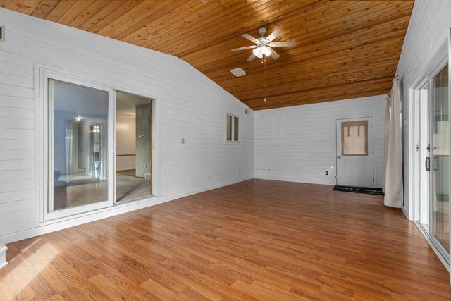 2220 W 20TH AVENUE, Oshkosh, WI 54904
