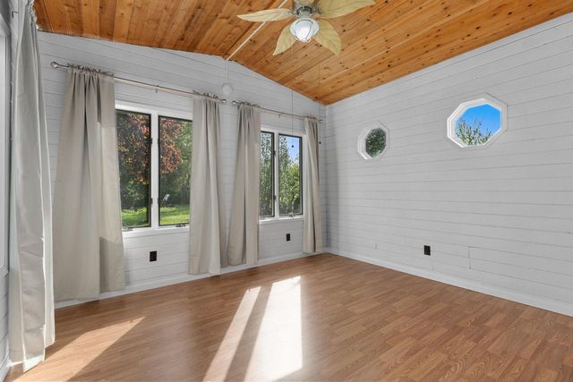 2220 W 20TH AVENUE, Oshkosh, WI 54904