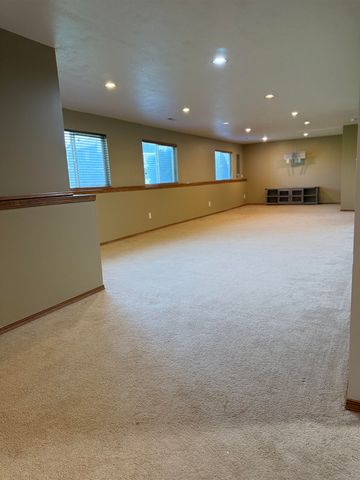 1605 N Nickelton Cir, Wichita, KS 67235