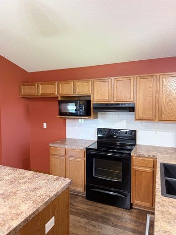 1605 N Nickelton Cir, Wichita, KS 67235