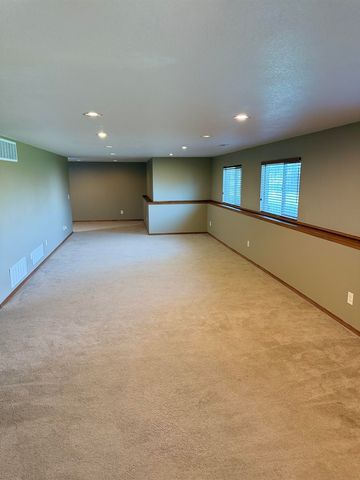 1605 N Nickelton Cir, Wichita, KS 67235