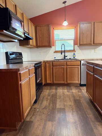 1605 N Nickelton Cir, Wichita, KS 67235