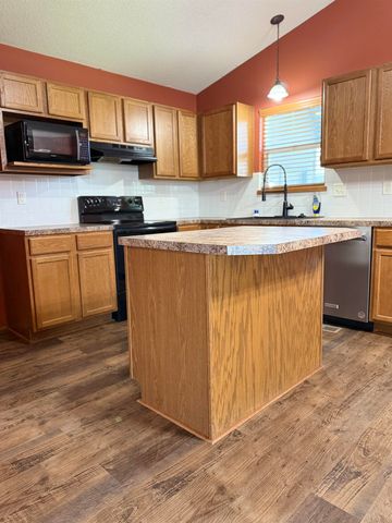 1605 N Nickelton Cir, Wichita, KS 67235