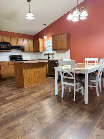 1605 N Nickelton Cir, Wichita, KS 67235