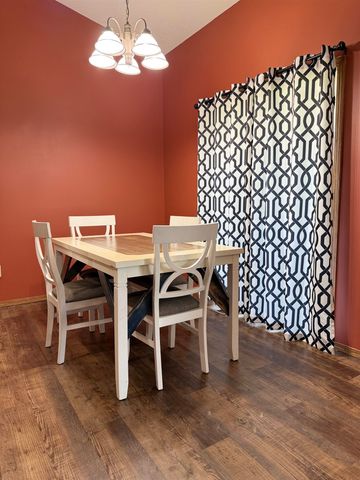 1605 N Nickelton Cir, Wichita, KS 67235