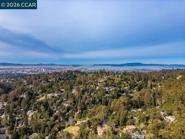 7875 7875 Skyline Blvd, Oakland, CA 94611