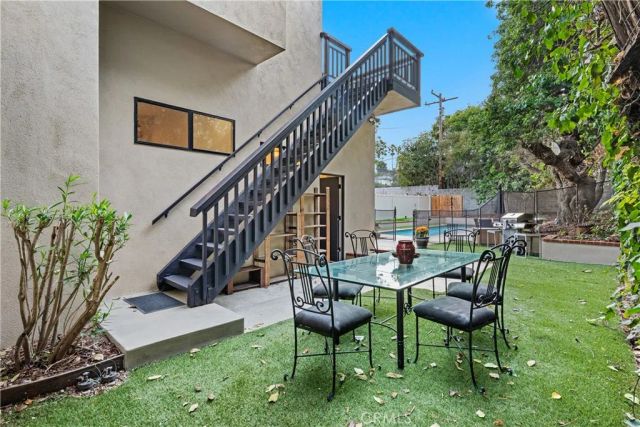 341 S Meadows, Manhattan Beach, CA 90266