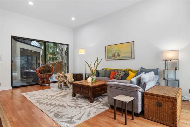 341 S Meadows, Manhattan Beach, CA 90266