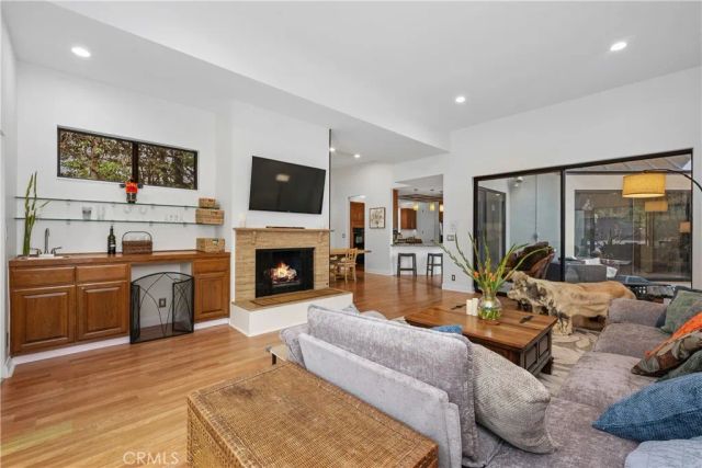341 S Meadows, Manhattan Beach, CA 90266