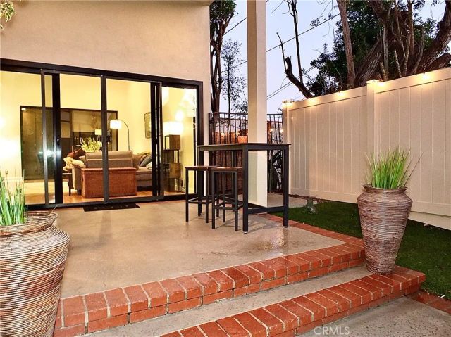 341 S Meadows, Manhattan Beach, CA 90266