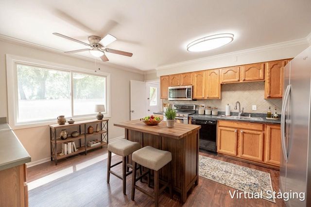 542 S 14th Street, St. Charles, IL 60174