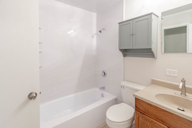 542 S 14th Street, St. Charles, IL 60174