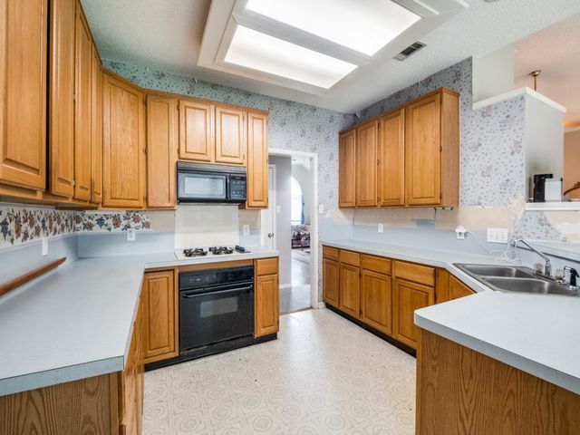 1503 Dutchman Creek Drive, Desoto, TX 75115