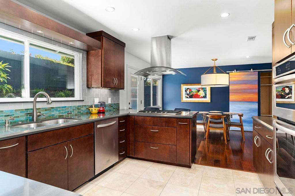 Image 11 of property listing at 2939 GOVERNOR DRIVE, San Diego, CA 92122