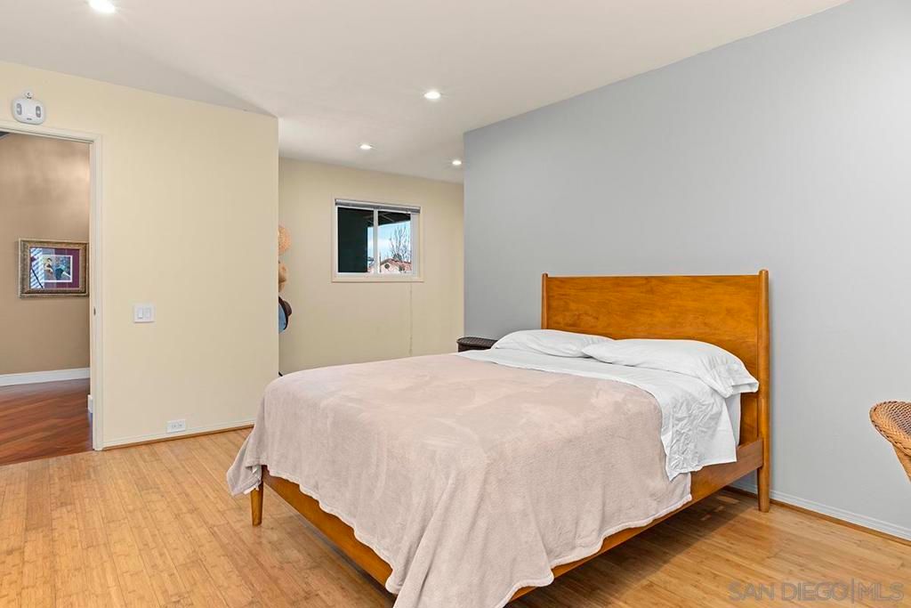 Image 16 of property listing at 2939 GOVERNOR DRIVE, San Diego, CA 92122