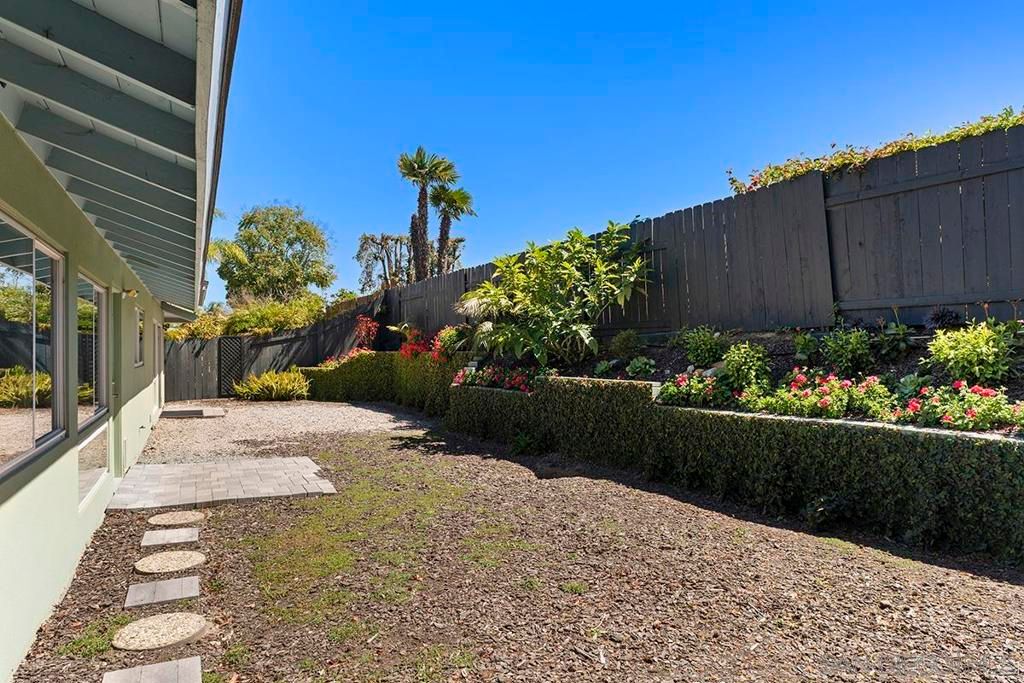 Image 24 of property listing at 2939 GOVERNOR DRIVE, San Diego, CA 92122