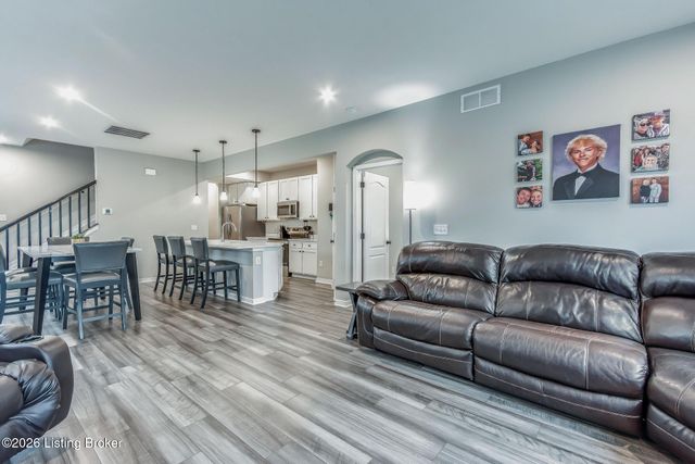 10027 Windcrest Farms Ln 19B, Louisville, KY 40291